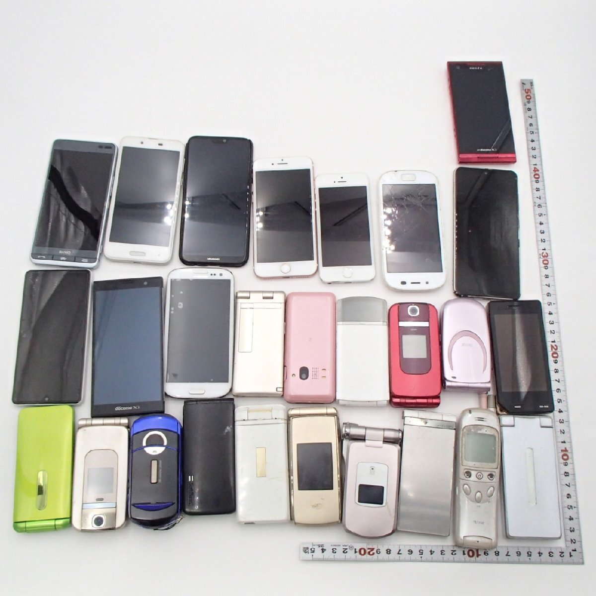 ☆ジャンク スマホ ガラケー 27点 まとめ / 総重量 約3.6㎏ ※袋含む / 部品取り パーツ ガラパゴス 携帯 スマホ 動作未確認 ☆KON拍卖