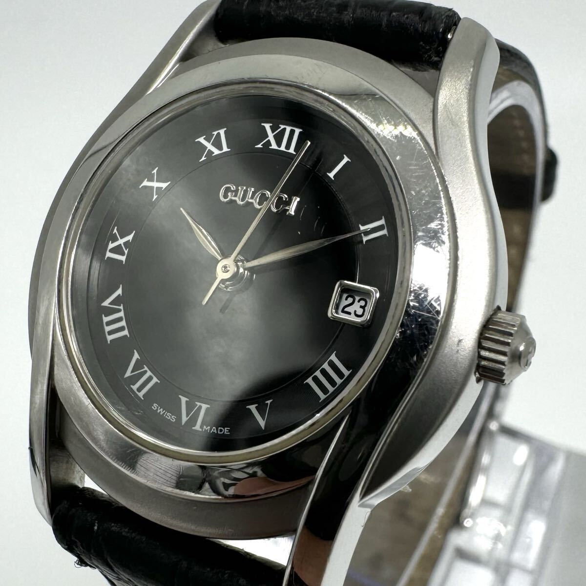【稼動】美品 GUCCI グッチ レディース 腕時計 5500L ブラック デイト クオーツ Quartz ブラック文字盤 レザー シルバー ローマ 拍卖