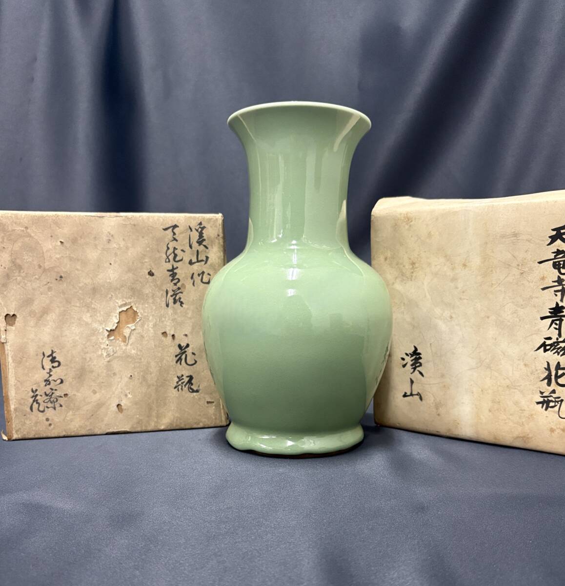 ◆焼き物【天竜寺青磁花瓶(金継) 渓山 共箱】花瓶,陶磁器,日本美術,青磁,金継,龍泉窯,砧青磁,加藤渓山,骨董品,古玩,古物,煎茶道具,民藝,拍卖