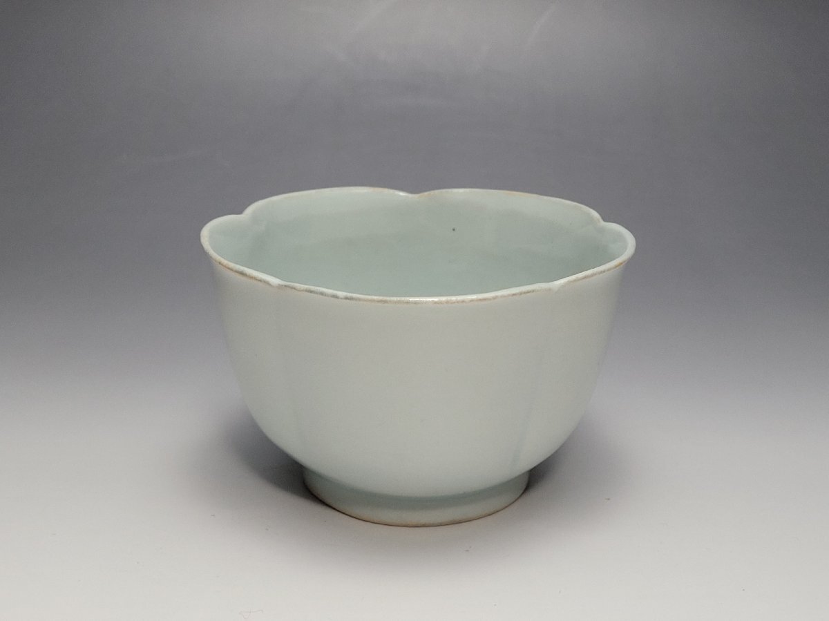 青白釉 花型 茶碗 時代唐物 幅約10.8cm / 宋元時代 茶碗 茶道具 煎茶道具 茶器 人間国宝 李朝 高麗 唐物 古玩 古董拍卖