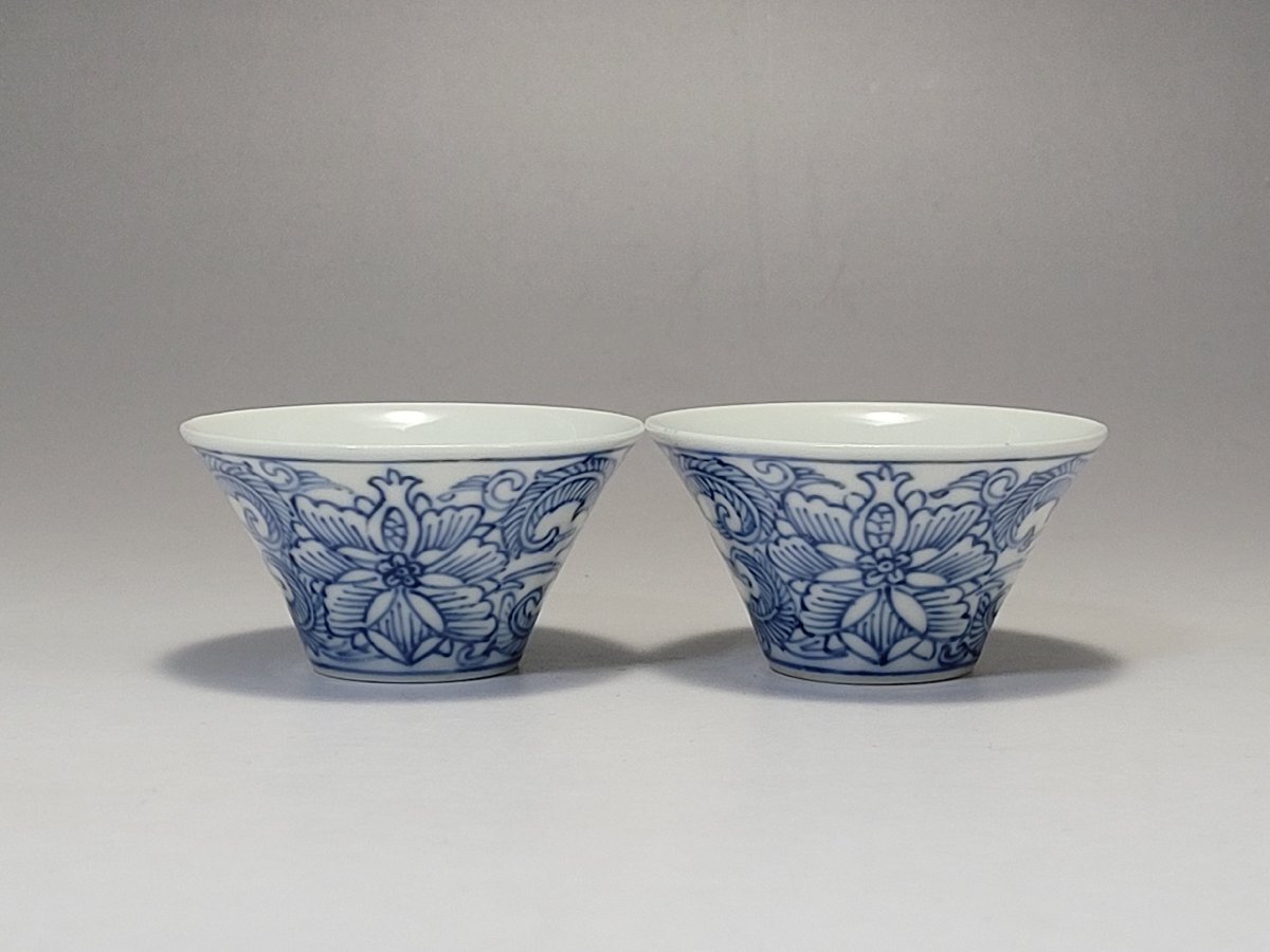 J 染付 花紋 茶杯 二客 在銘 時代唐物 幅約6.1cm / 明清時代 盃 小碗 杯 盞 小鉢 茶道具 煎茶道具 酒器 人間国宝 李朝 高麗 古董拍卖