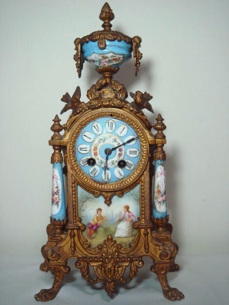 1800年代後期 フランス製の青セーヴル磁器 金メッキ マントルピース時計 8日巻き 機械式 置時計 可動品拍卖