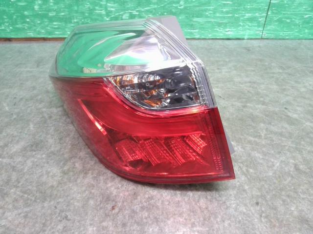 シャトル DAA-GP7 左テールランプ ハイブリッドXスタイルエディション 33550-TD4-J01拍卖