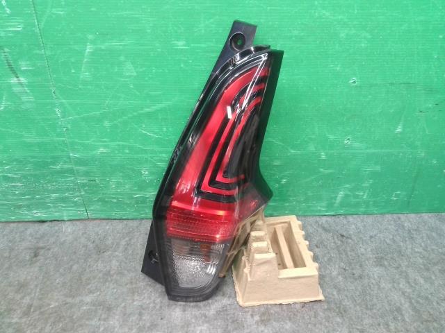 デイズ 5AA-B44W 右テールランプ ハイウェイスター X プロパイロットED 26550-7ME0A拍卖