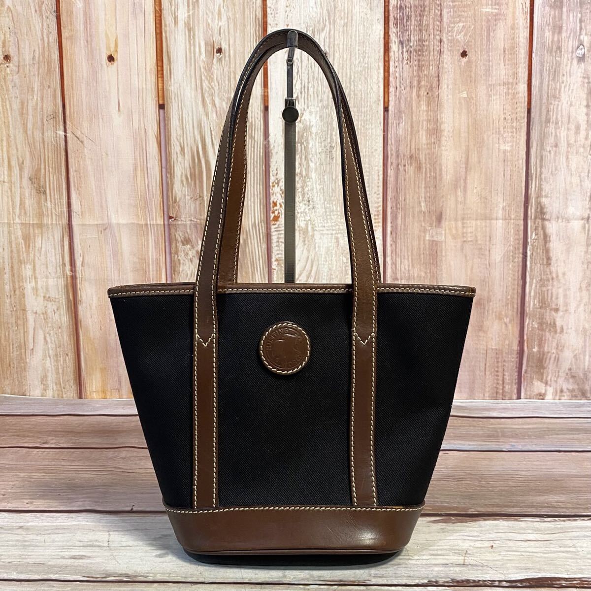 ハンティングワールド HUNTING WORLD ハンドバッグ トートバッグ 肩がけ 手提げ ロゴ ブラック拍卖