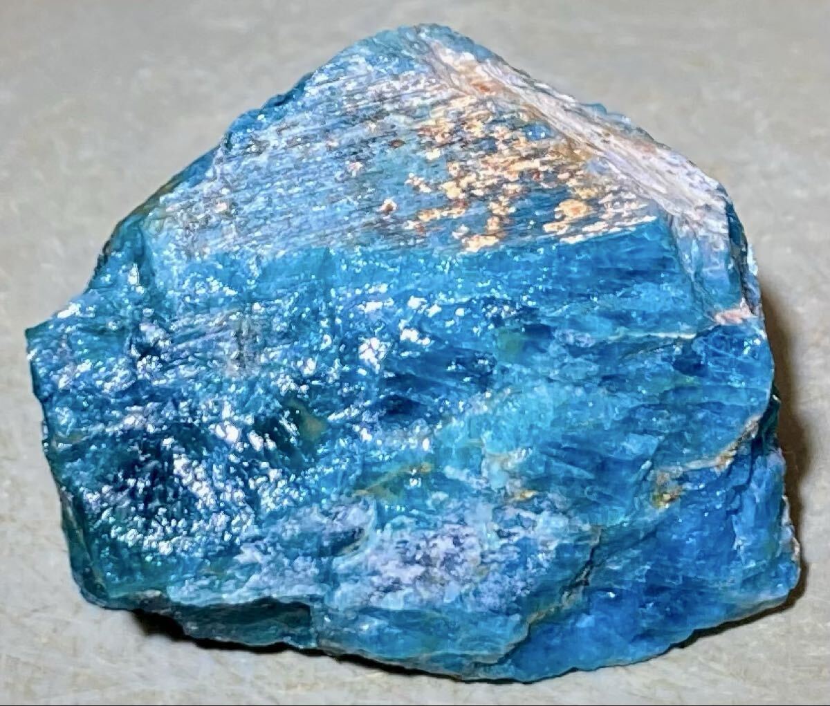 マダガスカル産大きな天然ネオンブルーアパタイトアパタイト原石74.53g激レア石拍卖