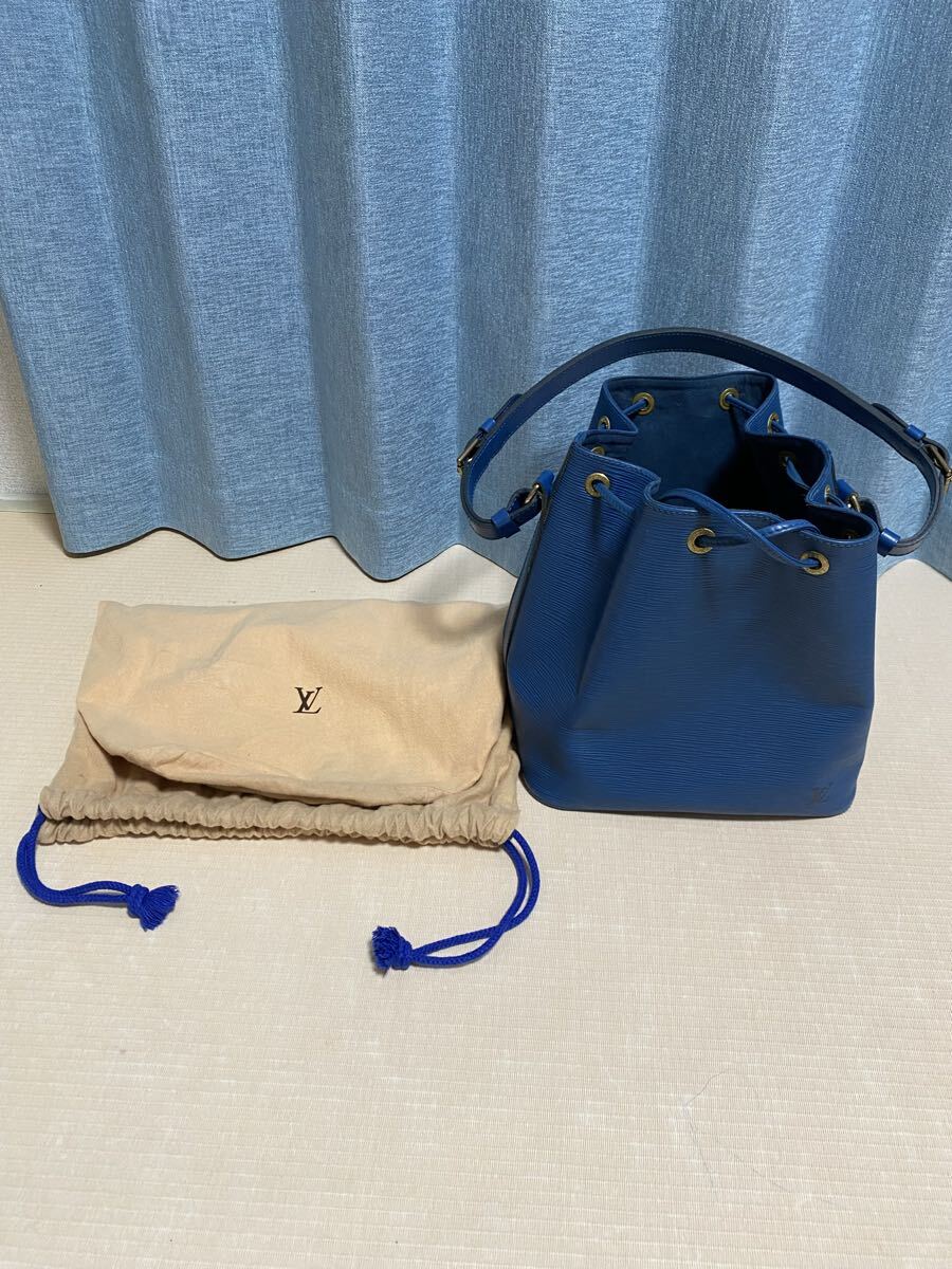 中古品 LOUIS VUITTON ルイヴィトン ショルダーバッグ エピ ノエ 巾着型 ブルー AR0915 トレドブルー レディース 袋付き拍卖