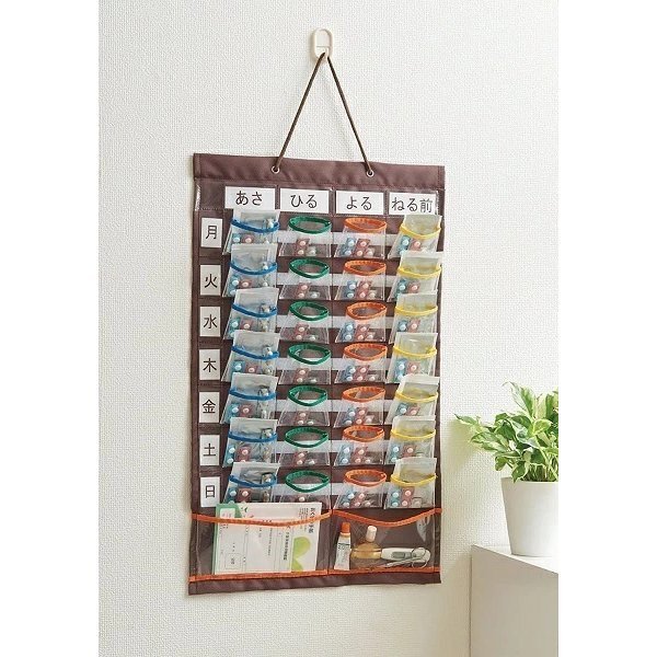 【即納】入れやすくて出しやすい お薬カレンダー コジット 服薬管理 介護 飲み忘れ防止 ウォールポケット 壁掛け サプリ拍卖