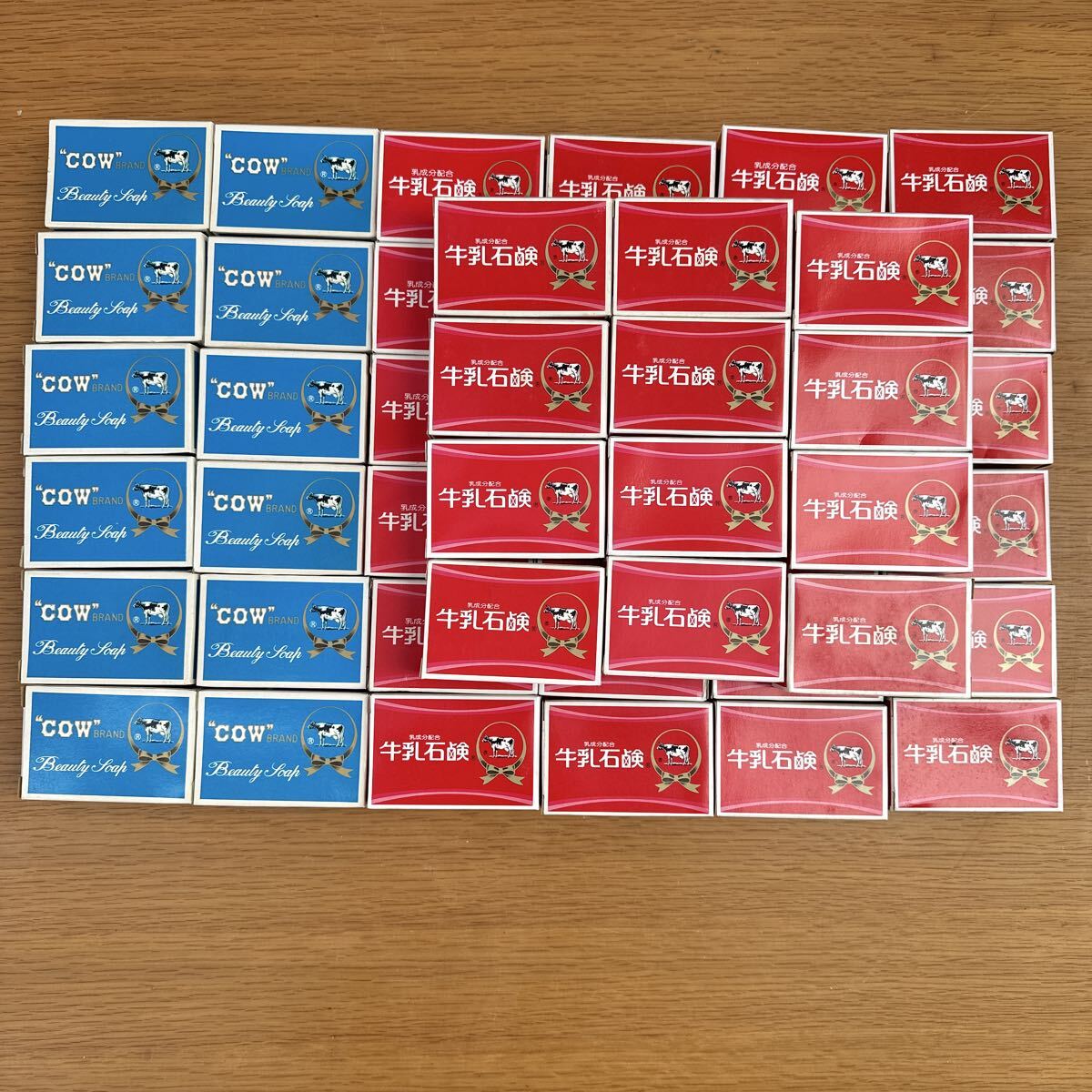 牛乳石鹸 長期自宅保管品 48個 まとめて 赤箱 青箱 昭和レトロ 固形石鹸 石鹸 石けん拍卖