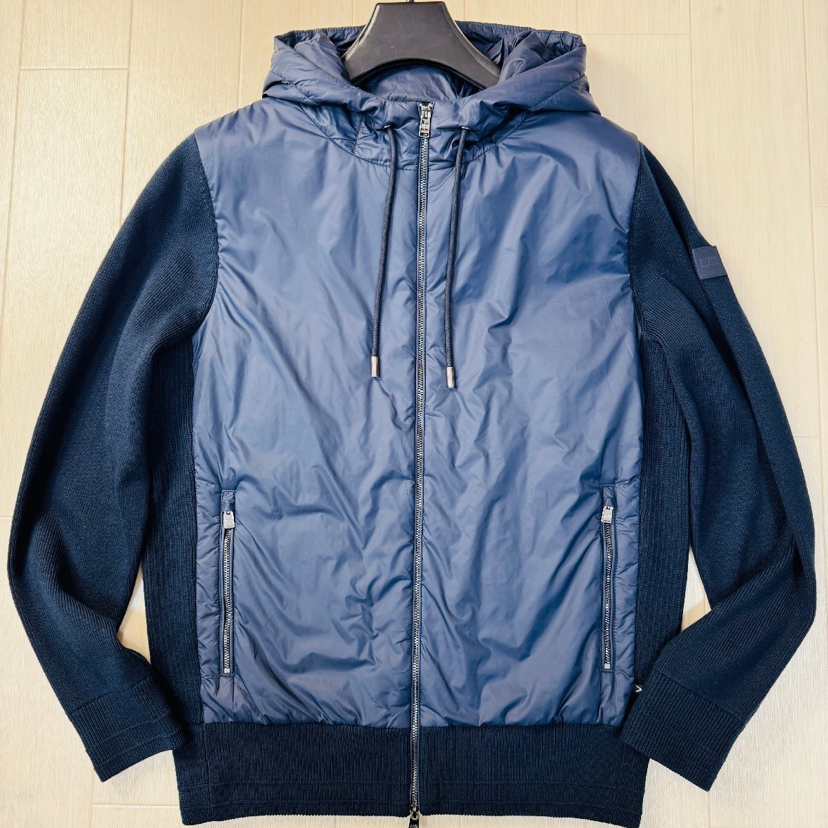 未使用に近い/M★ヒューゴボス HUGO BOSS ウールニット切替 ハイブリット パーカー フーデット ジャケット 中綿 ロゴワッペン メンズ 紺拍卖