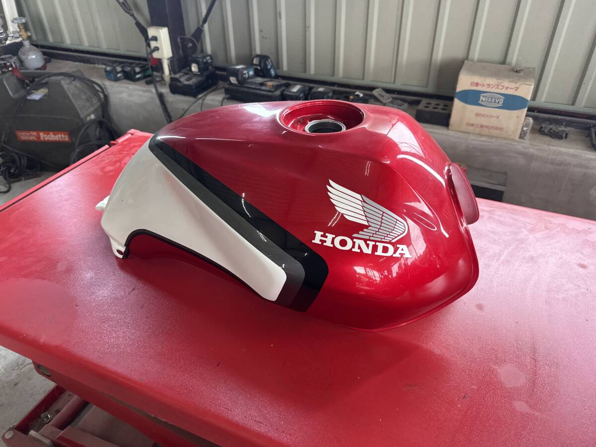 CB400SF hyper vtec Revo NC42 用 燃料タンク CBXカラー 未使用 純正色キャンディブレイジングレッド 凹み等ありません拍卖