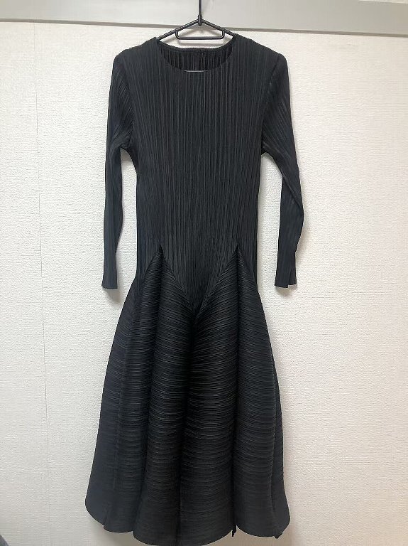 ■■■【新品】PLEATSブリーツ加工長袖変形ワンピース黒色■■■拍卖