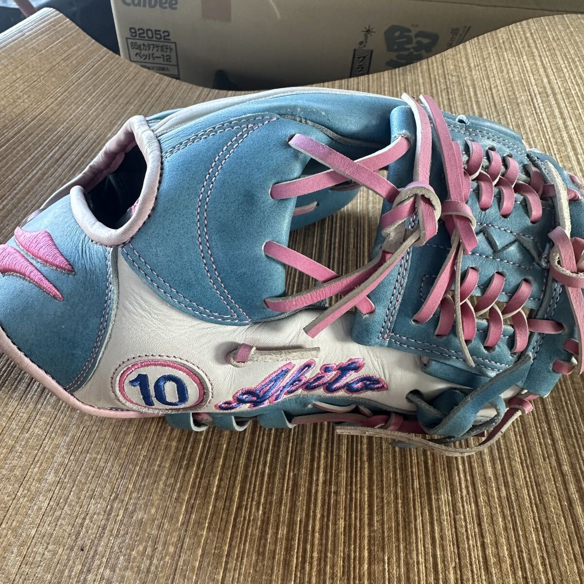 Akito 刺繍入り 軟式グローブ ブルー×ピンク 10番 良品拍卖