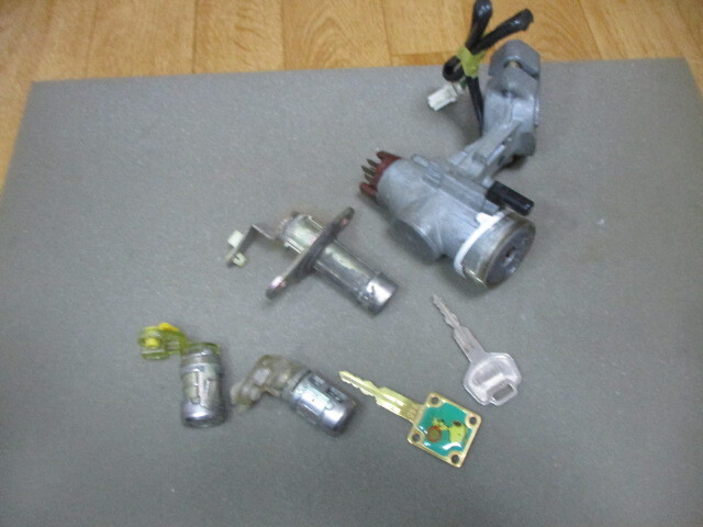 フェアレディz・Z32。300ZX・日産 純正 鍵 キーシリンダー・ブランクキーセット イグニッションキー 中古拍卖