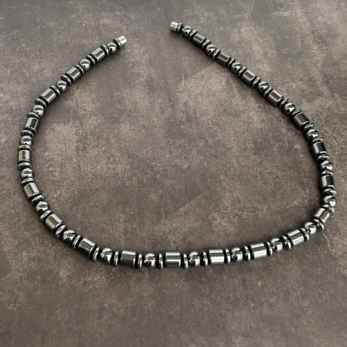 磁気ネックレス メンズレディース天然石 ヘマタイト 強力 肩凝りおしゃれ 約50cm パワーストーン 血行促進 肩こり ダイエット アクセサリー拍卖