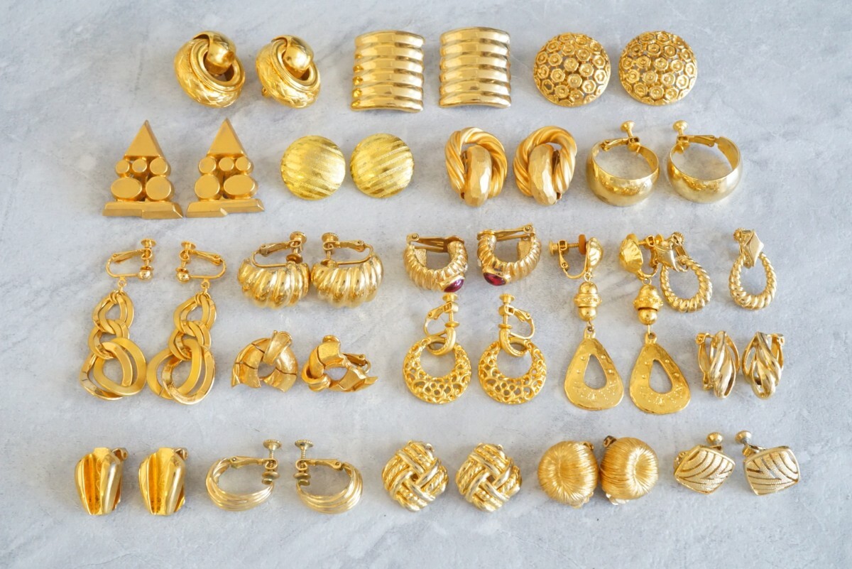 C1142 ゴールドカラー 海外製など イヤリング 両耳揃い 20点セット ヴィンテージ アクセサリー 大量 まとめて おまとめ まとめ売り 装飾品拍卖