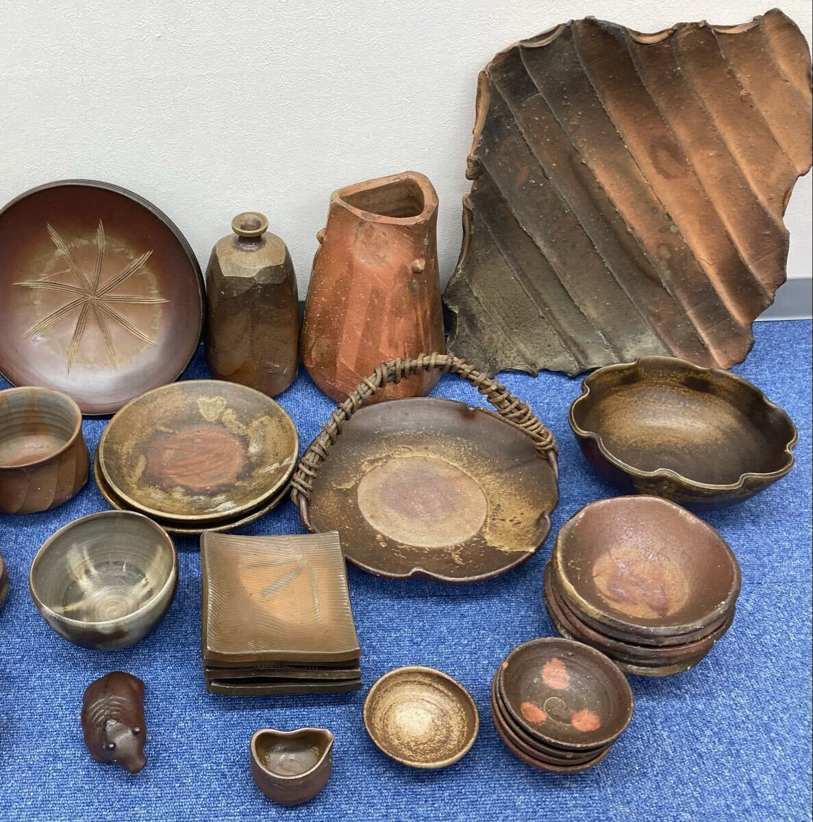 【A1554-m】 備前焼 花瓶 湯呑 酒器 皿など 徳利 大皿 中皿 茶碗 すり鉢 まとめ拍卖