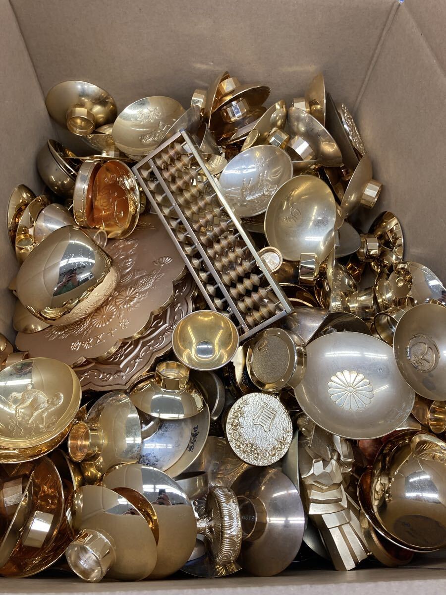 【Z1547-n】 金杯 金メッキ 置物 24KGP 盃 酒器 金盃 メダル など 25k まとめ拍卖