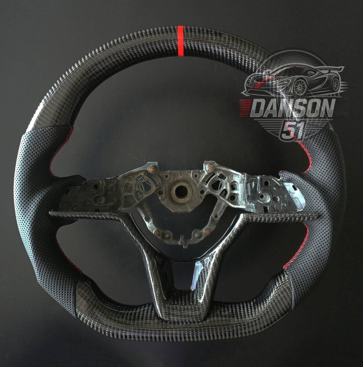 送料無料 リアルカーボン・パンチングレザー製 日産キャラバン NV350 CARAVAN E26 後期 GX対応 ステアリング スイッチカバー付く拍卖