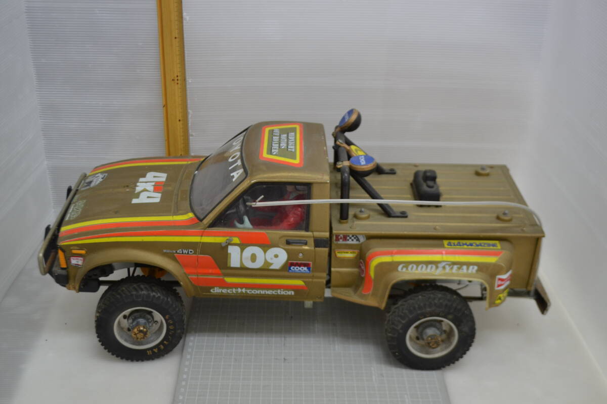 B8)HiLux 4WD ラジコン車輛と思われます コントローラー無し イタミかなりあり拍卖