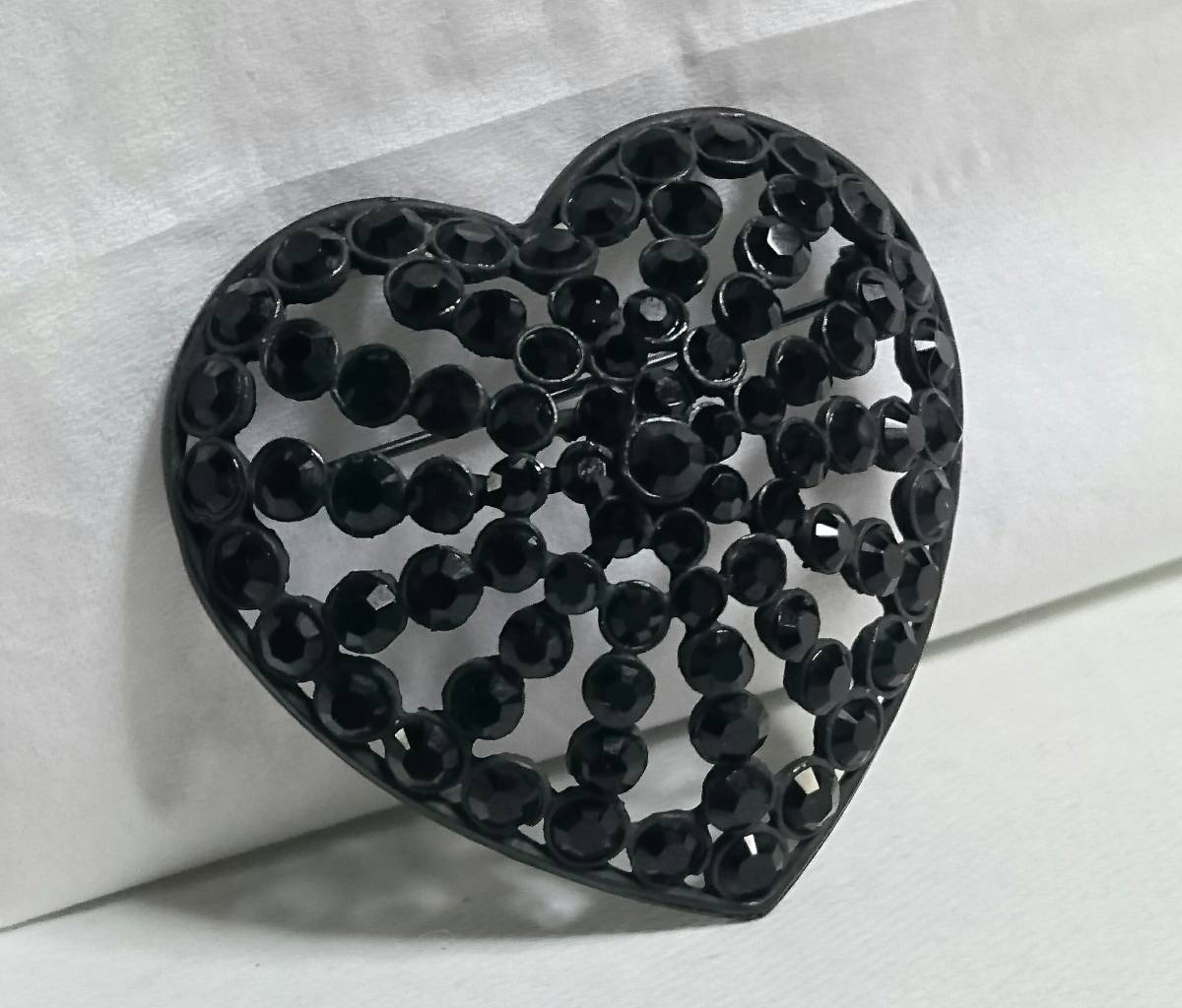 正規美 完全廃盤 NUMBER NINE ナンバーナイン ヴィンテージ ブラックライトストーン装飾立体ハートブローチ黒 男女兼用可 芸能人多数愛用☆拍卖