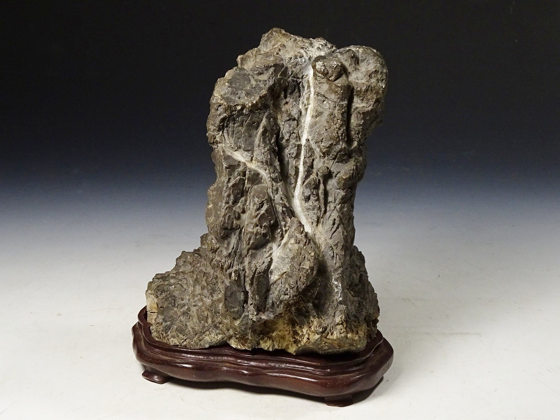 6847■古谷石 水石 山水石 木製台座付 鑑賞石 天然石 滝石拍卖
