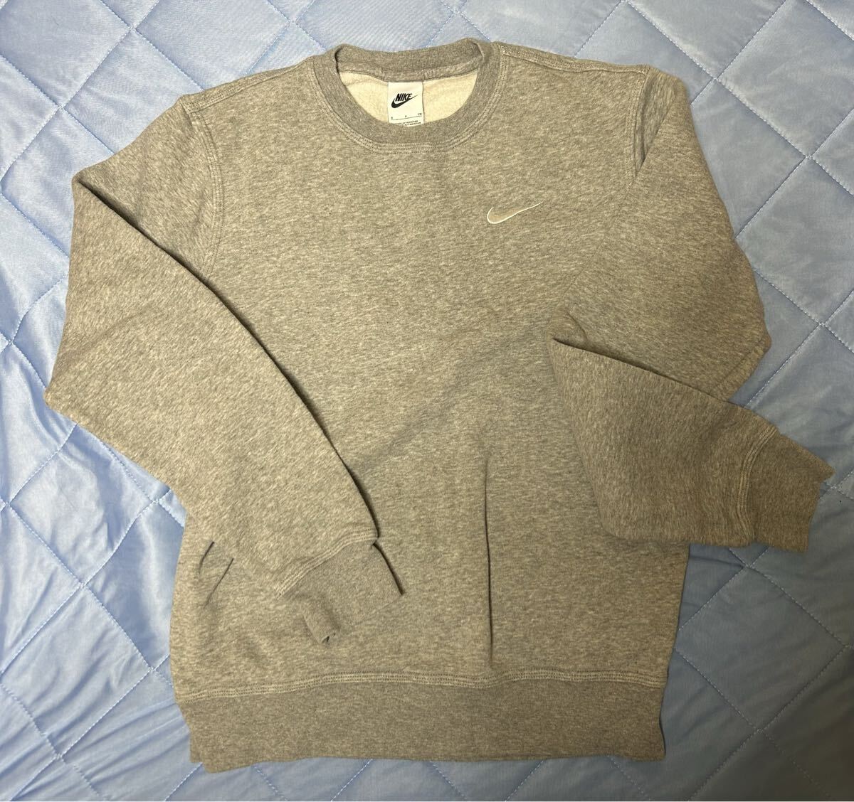 NIKE クルーネック スウェット 灰色 ワンポイント 刺繍スウォッシュ拍卖