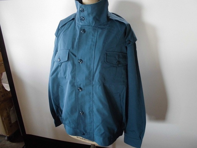 TR7◆新品未使用!送料無料! Mサイズ【990B】メンズ ブルー ハイネック マウンテンパーカー 上着 防寒【I1023A6 LEFT9】拍卖