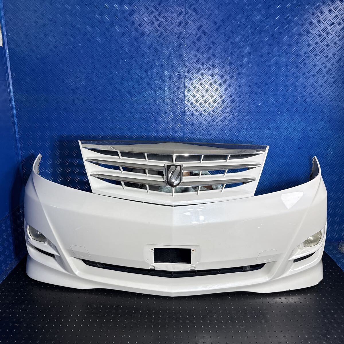 ◆トヨタ アルファード《ANH10 MNH10 ANH15 MNH15》純正 フロントバンパー フォグランプ付 グリル付き カラー 042 52119-58150◆拍卖