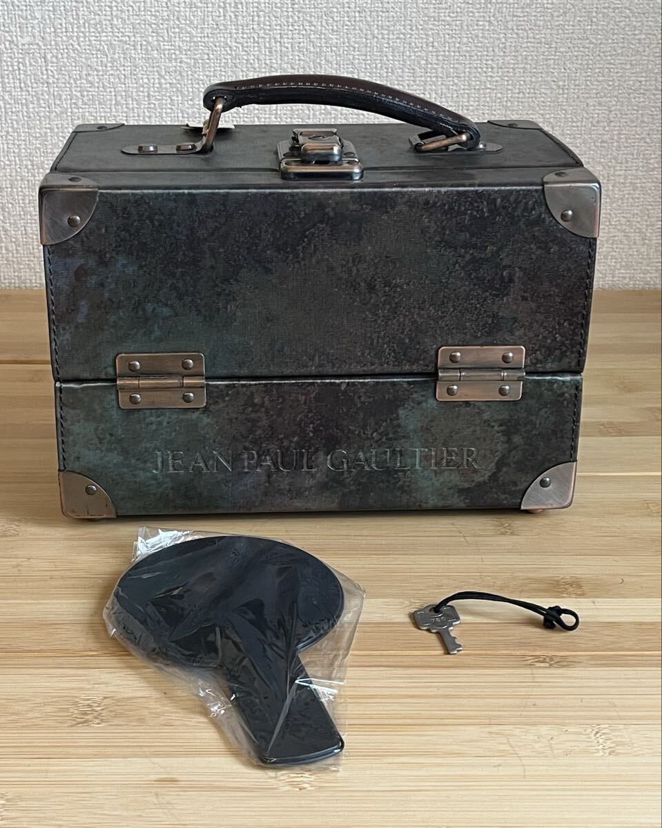 【Jean Paul GAULTIER】 バニティバッグ 大 Vサイバー 鍵・手鏡付き トランクバッグ ハンドバッグ ジャンポールゴルチエ ゴルチエ 拍卖