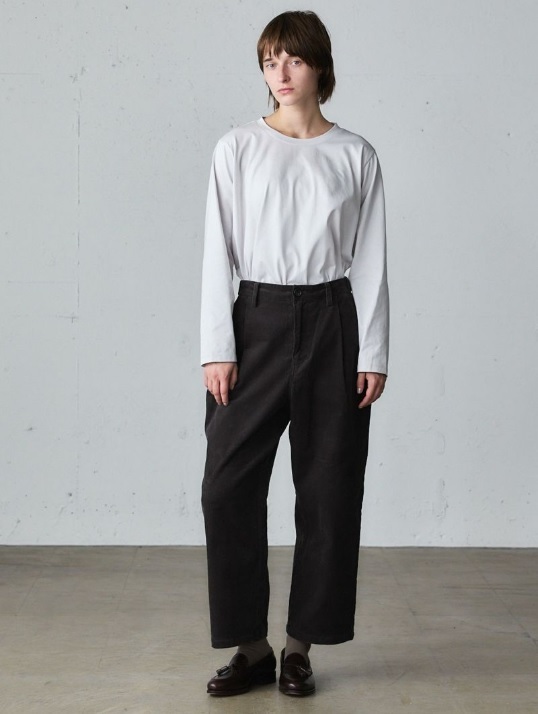 1回着のみ美品★MidiUmi(ミディウミ)★コーデュロイ タックパンツ【チャコールグレー(color92)】(SIZE1)★綿100%日本製★黒ダークグレー拍卖