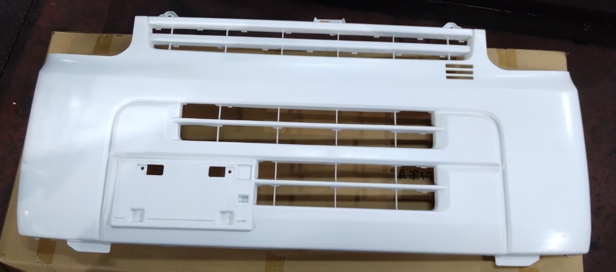 中古 日産クリッパーバン NV100 DR17V R7.1 フロントバンパー 純正品番 62050-4A02A カラーナンバー 26U 一部損傷あり 3500キロ拍卖