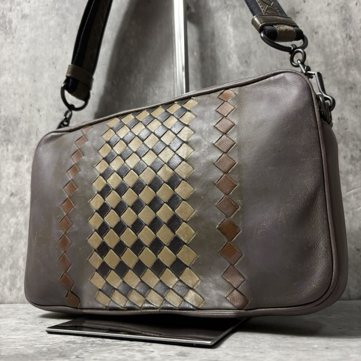 美品/2way●BOTTEGA VENETA ボッテガヴェネタ イントレチャート ショルダーバッグ クラッチ 斜め掛け 編み込み レザー本革 ビジネス メンズ拍卖