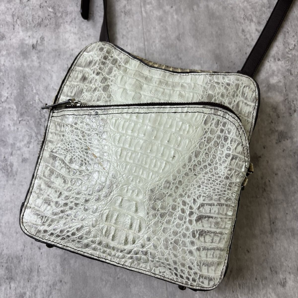 定価55万/超希少●ヒマラヤクロコダイル ショルダーバッグ 斜め掛け マットクロコ リアル センター取り ワニ革 鰐 メンズ ホワイト バニラ拍卖
