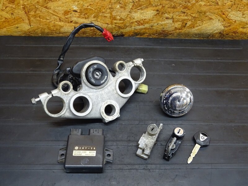 【251102】SR400(RH01J-020)◆ キーセット イモビライザー メインキー CDI タンクキャップ ヘルメットホルダー 純正キー1本 【イモビ付拍卖