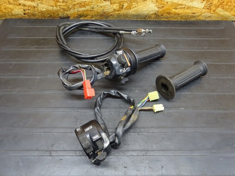 【251102】SR400(RH01J-020)◆ ハンドルスイッチ左右セット スイッチボックス スロットル 【イモビ付拍卖