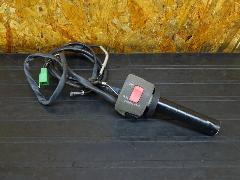 【251103】ZRX400(ZR400E-004)◇ ハンドルスイッチ右 スイッチボックス スロットル 割れ/色あせ/回り止め破損有 【前期 ZRX-2 ZRX-Ⅱ拍卖