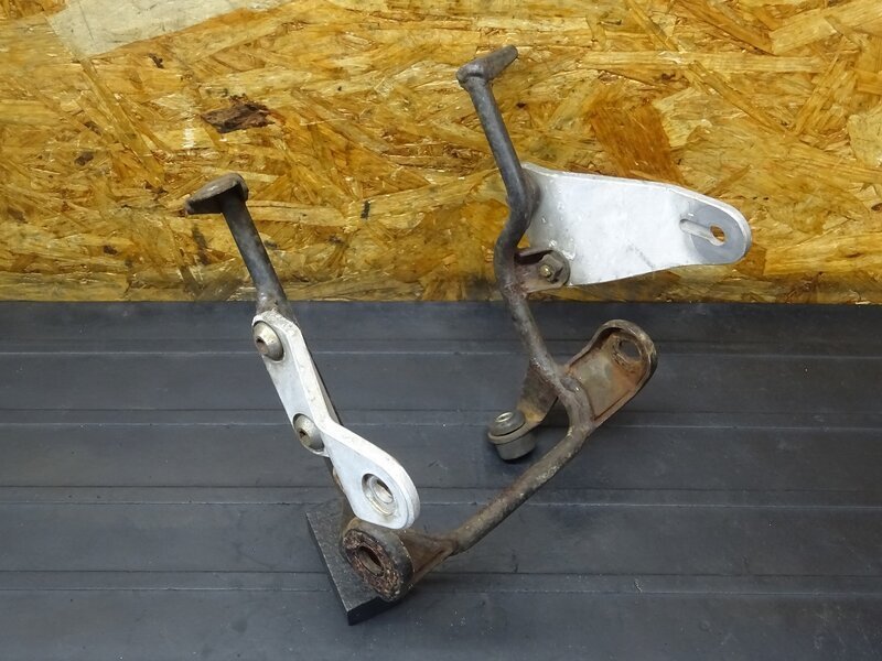 【251110】SRX400(3VN-086)■ ヘッドライトステー メーターステー 錆有 【SRX600拍卖