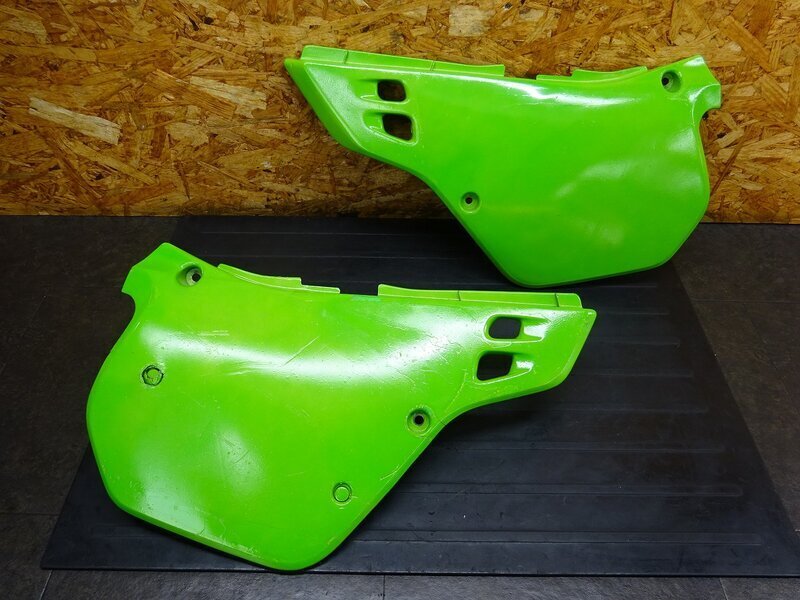 【251114】KDX125SR(DX125A-016)◆ サイドカバー左右セット サイドカウル 割れ/色塗り有 【検索:200 220 250拍卖