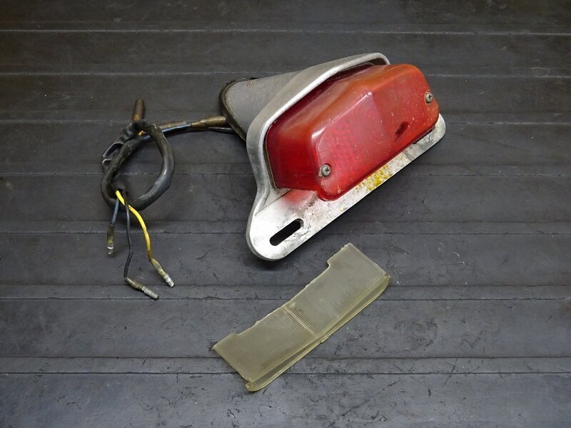 【251123】XS650SP(3G5-459)◆ 社外テールランプ ブレーキランプ ルーカスタイプ 破損有 ※検索:SR400 SR500 【SPL スペシャル拍卖