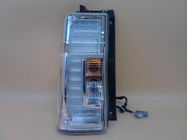 タント DBA-LA600S 左テールランプ カスタムX トップエディションSA2 W24 20516 81560-B2670 81560-B2671拍卖