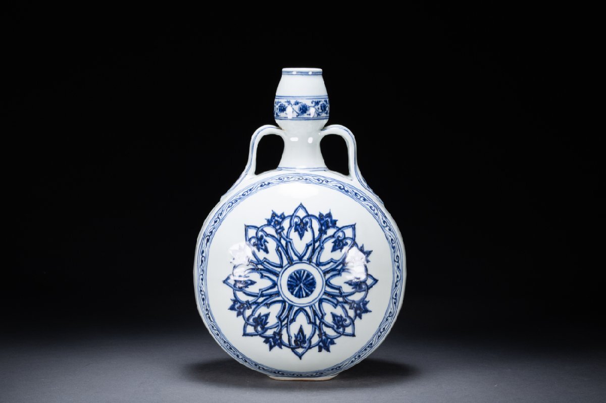 【雲錦】関西某オークション購入 中国・時代物 染付花卉紋壺 極細工 古置物 古擺件 中国古美術k-27 拍卖