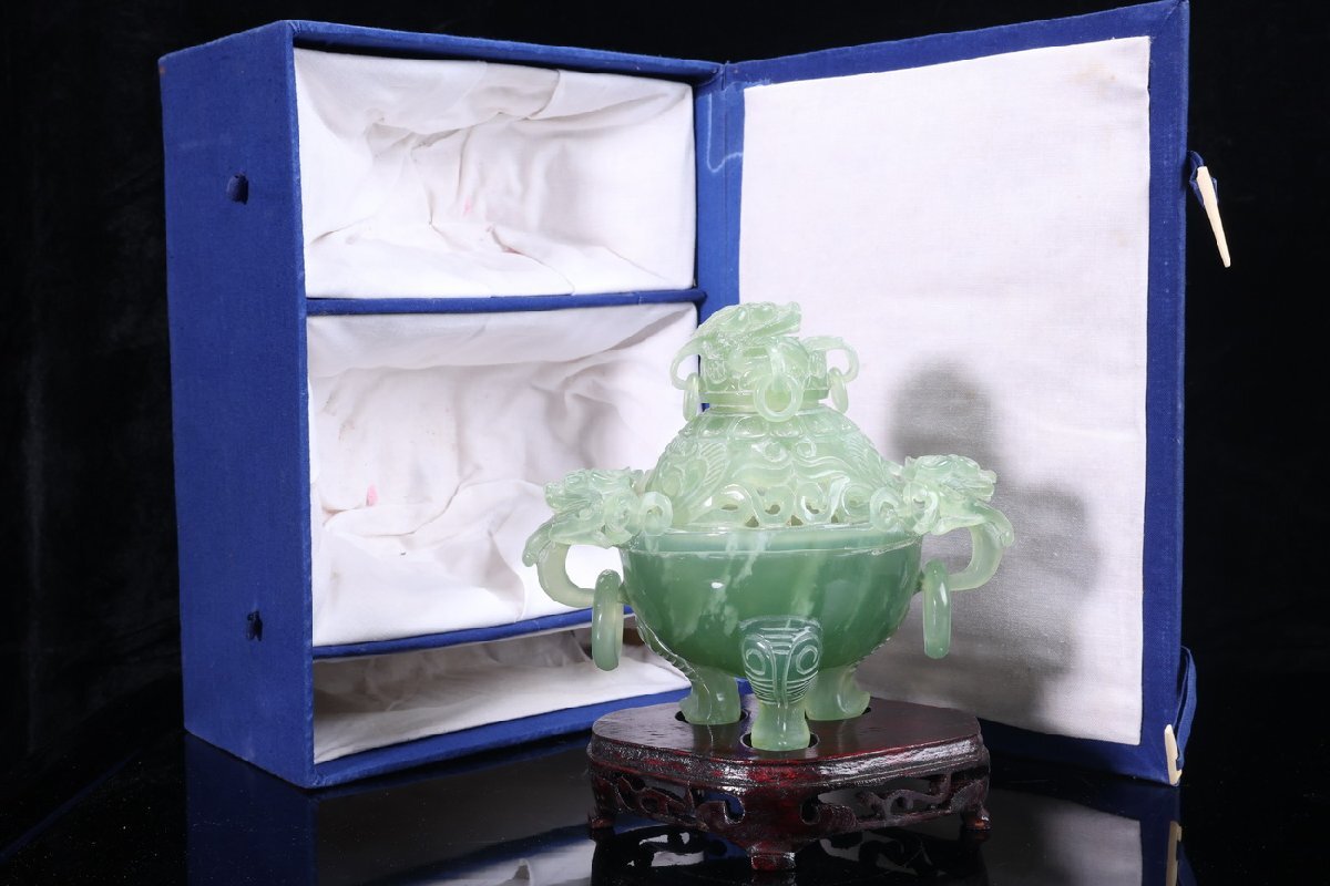【珍品堂】1円から P93-V05 獣面彫 玉製 香炉 三足 中国美術 細密彫刻 龍耳遊環付 双耳 台付 箱付 重802g 置物 縁起物 希少 骨董品 古美術拍卖