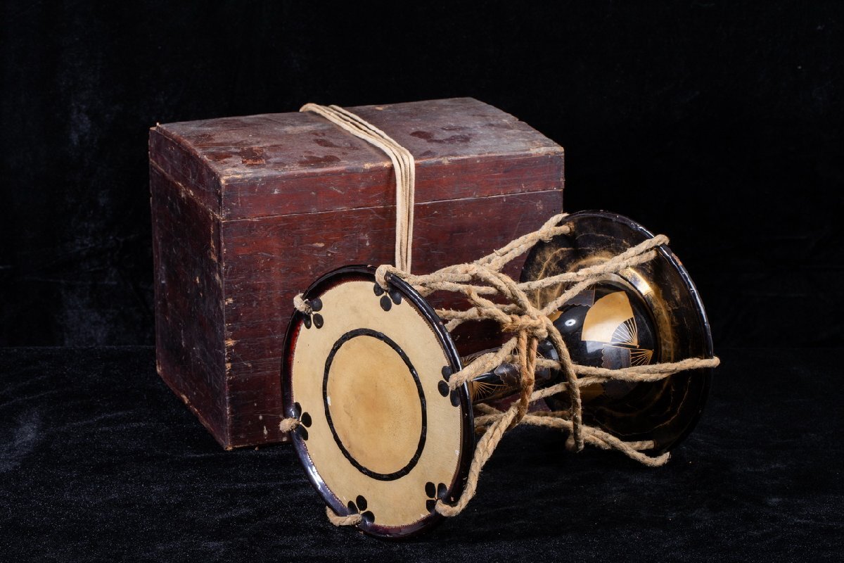 【珍品堂】1円から N27-V14 締太鼓 和太鼓 胴 楽器 和楽器 鼓 高27cm ケース付 打楽器 能楽 雅楽 民謡 日本伝統 時代物 骨董品 古美術拍卖