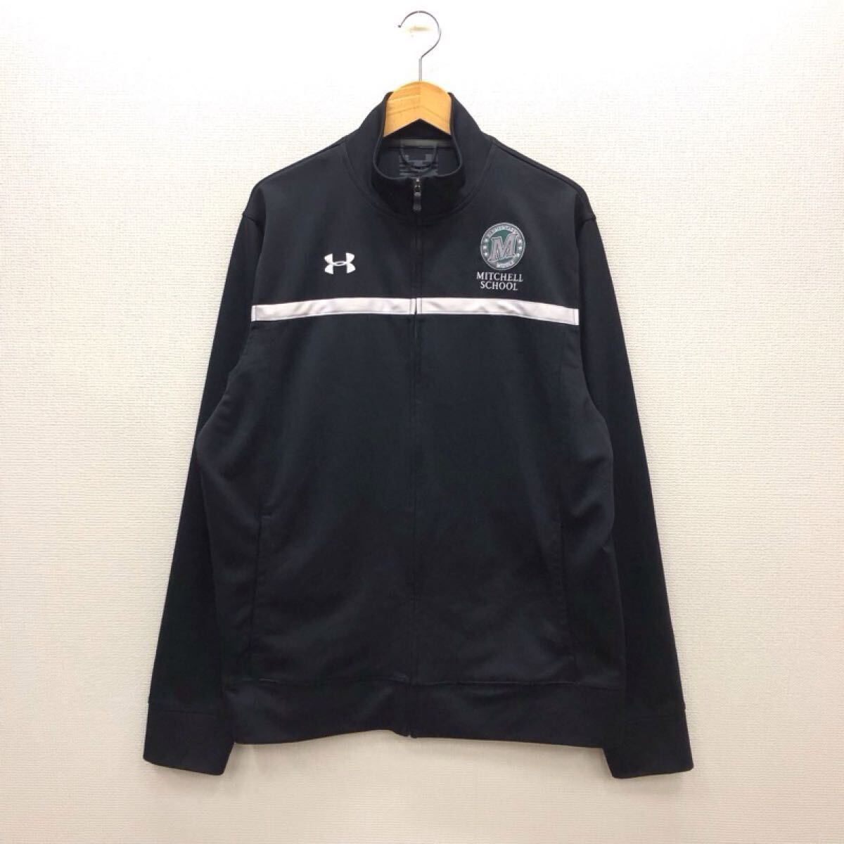 【GK046】UNDER ARMOUR ジャージ ブラック イヤホンホール付き ブランド古着 アンダーアーマー トラックジャケット スポーツウェア送料無料拍卖