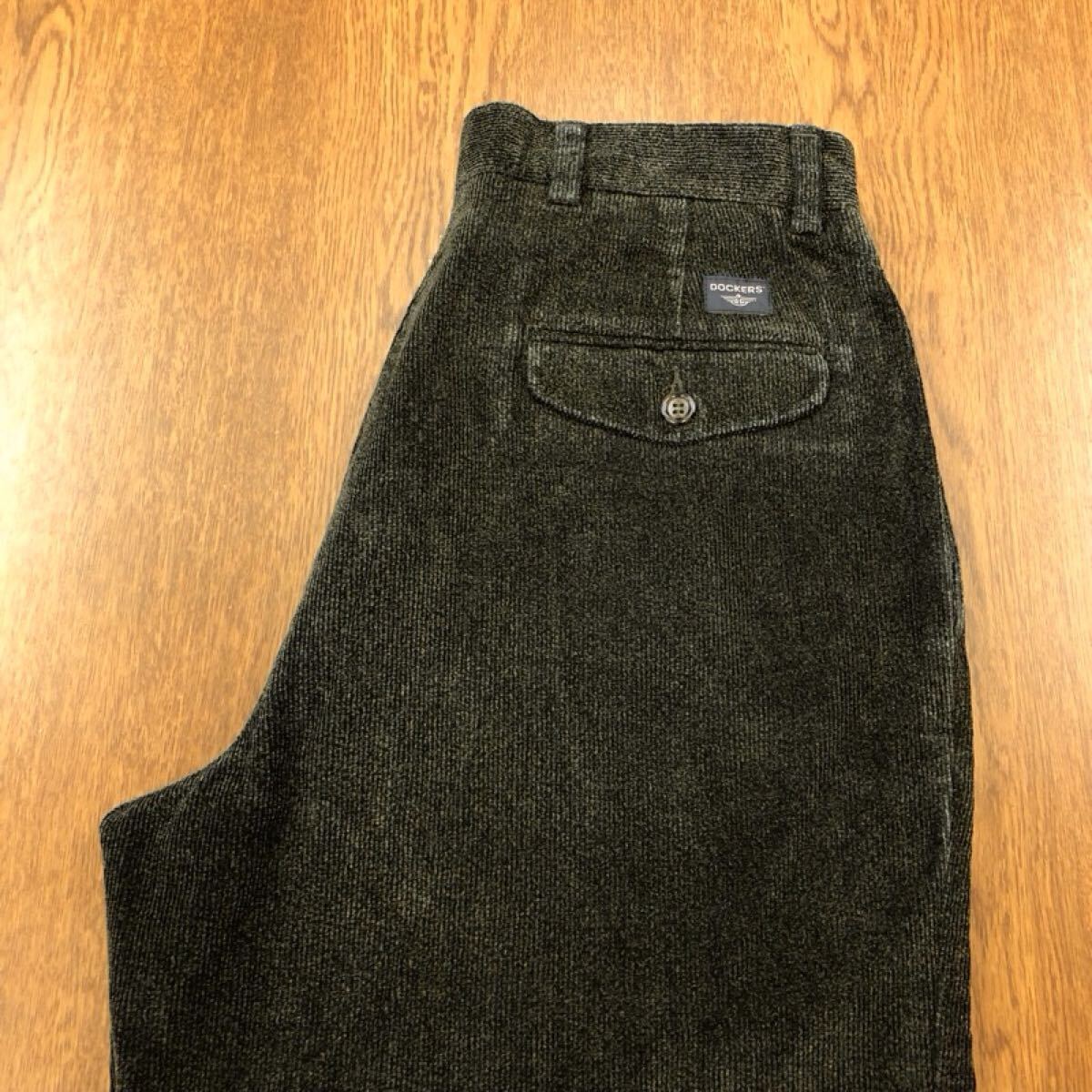 【GK109】DOCKERS W32 ツータック 裾折り返し コーデュロイパンツ グリーン メンズブランド古着 ドッカーズ 送料無料拍卖
