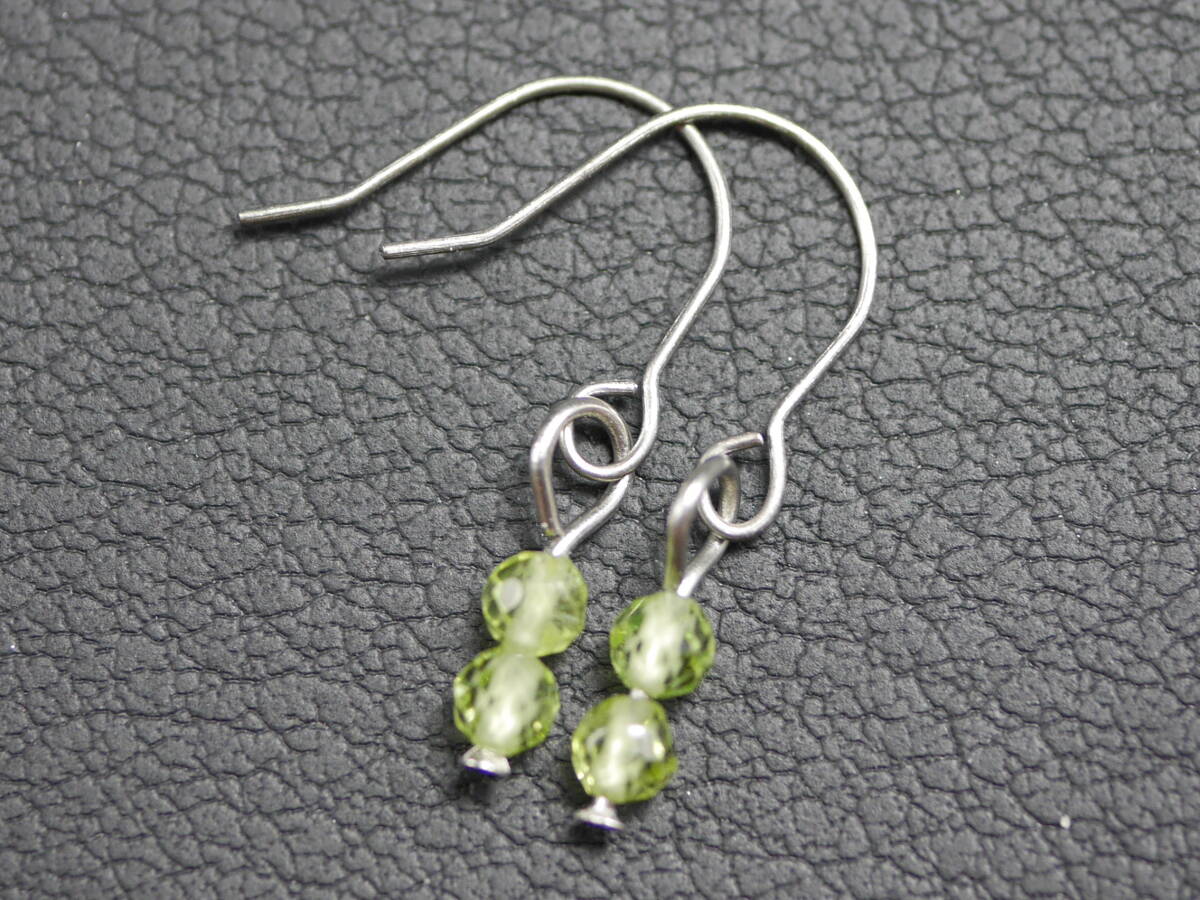 【チタンフック】ペリドットのキラキラピアス 386拍卖