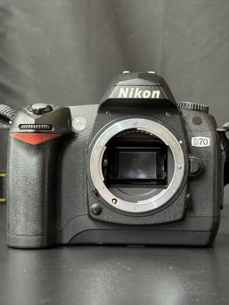 Nikon D70 ボディ デジタル一眼レフカメラ バッテリー付属 ニコン拍卖
