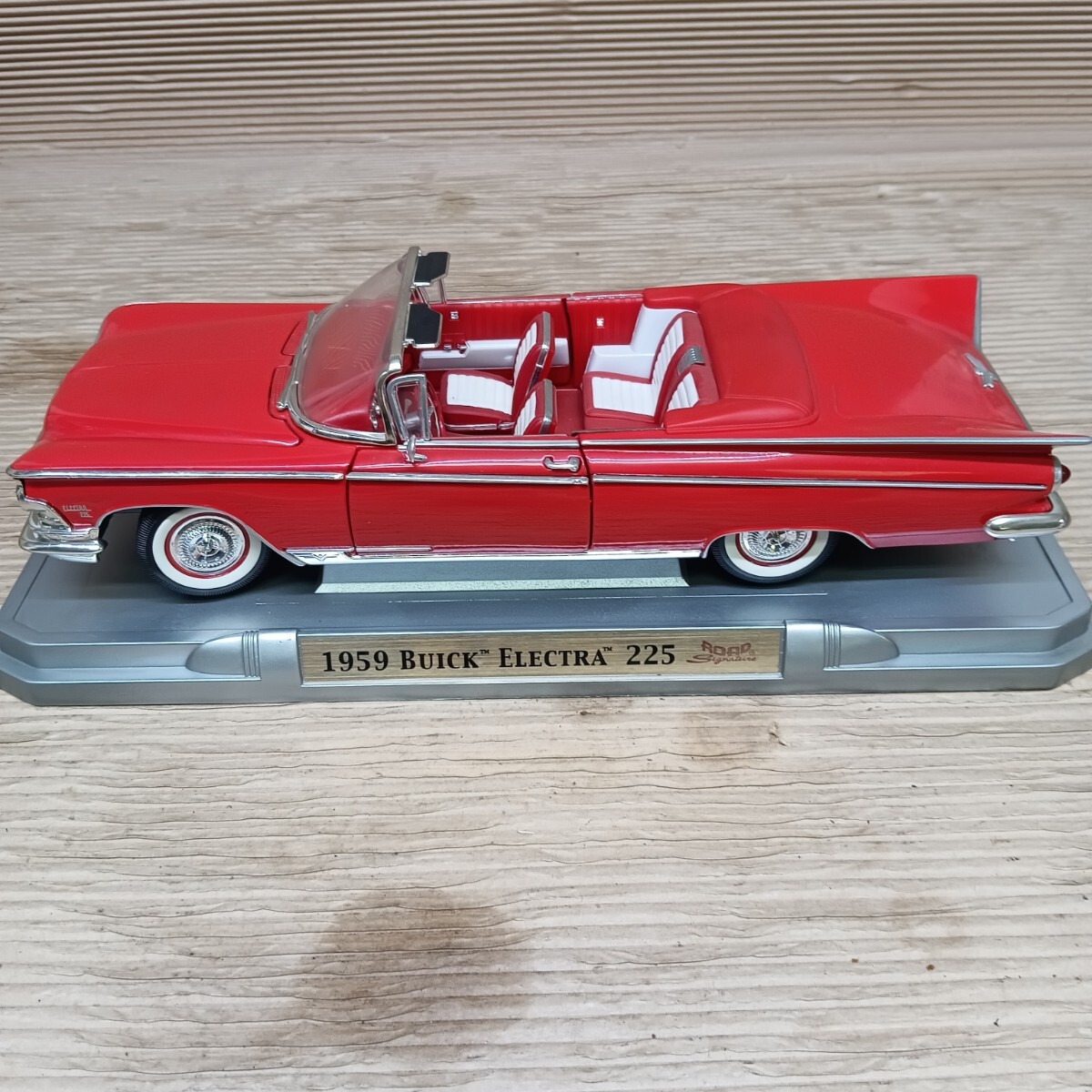◇ミニカー 1959年型ビュイック・エレクトラ225コンバーチブルミニカー BUICK ELECTRA 1/18 レッド アンティークミニカー ヴィンテージ(17)拍卖