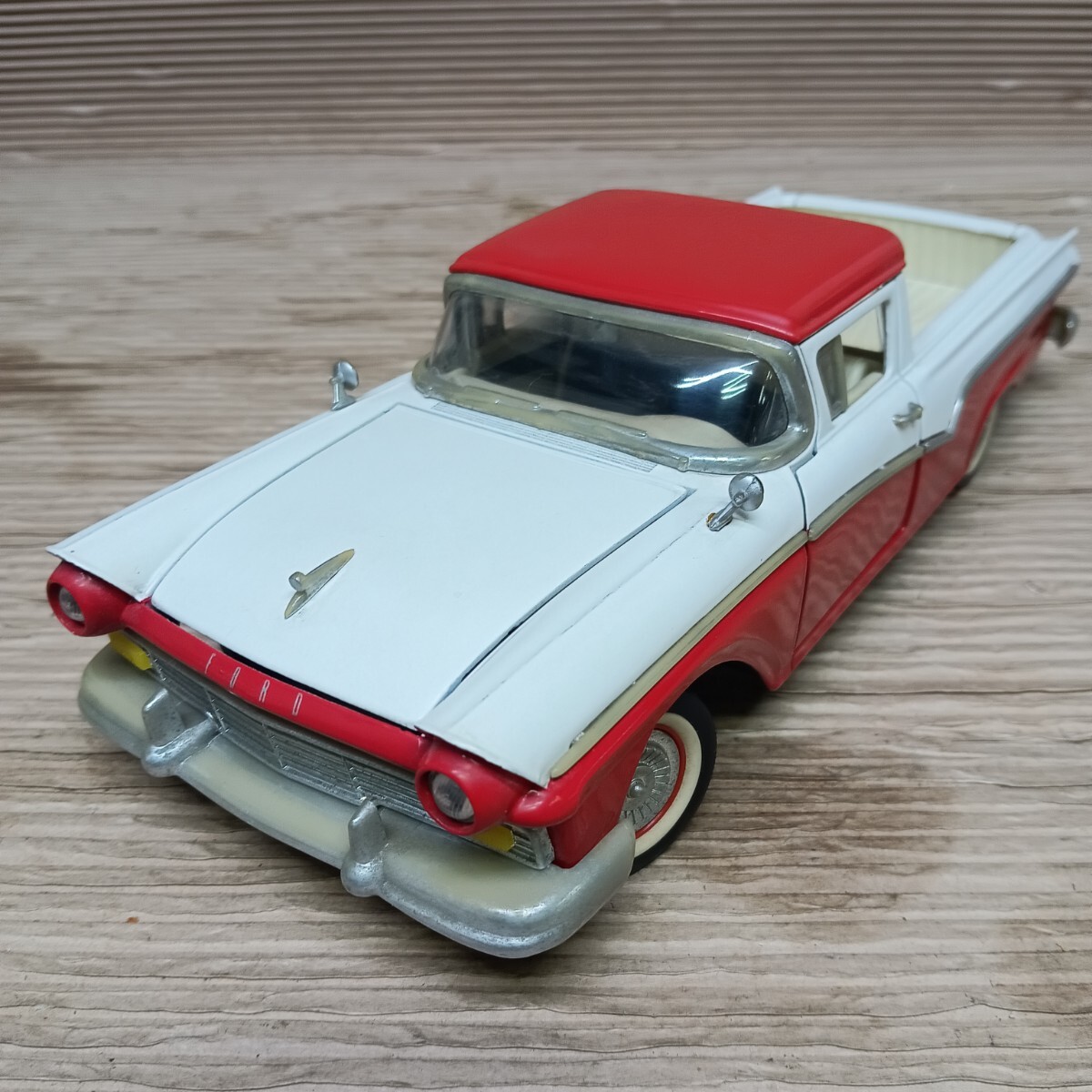 ◇ミニカー 1957年フォード・ランチェロミニカー 赤、白ツートンカラー 1/18 アンティークミニカー ヴィンテージ ビンテージ(38)拍卖